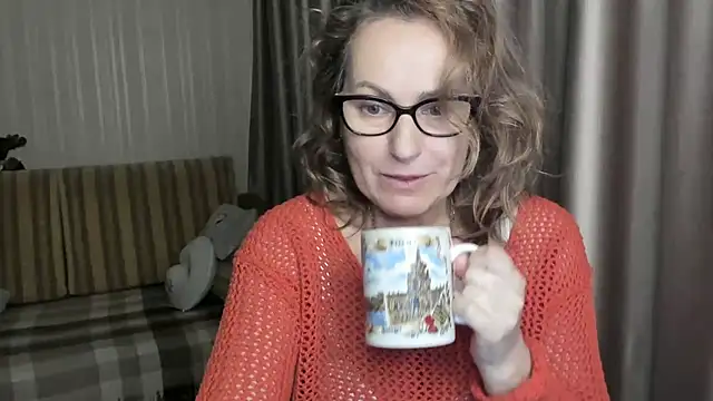Snapshot of lauraoven chatting on January 20, 2025, 5:59 pm lauraoven online show from January 20, 2025, 5:59 pm