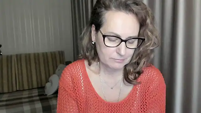 Snapshot of lauraoven chatting on January 22, 2025, 5:28 pm lauraoven online show from January 22, 2025, 5:28 pm