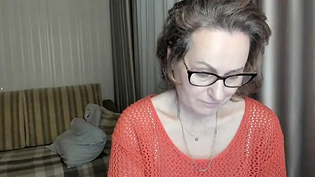 Snapshot of lauraoven chatting on February 1, 2025, 5:58 pm lauraoven online show from February 1, 2025, 5:58 pm