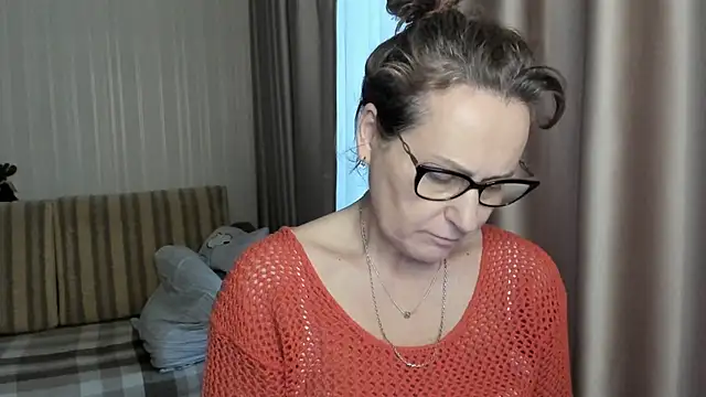 Snapshot of lauraoven chatting on February 2, 2025, 12:46 pm lauraoven online show from February 2, 2025, 12:46 pm