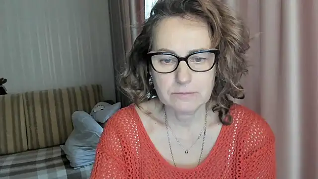 Snapshot of lauraoven chatting on February 4, 2025, 10:54 am lauraoven online show from February 4, 2025, 10:54 am