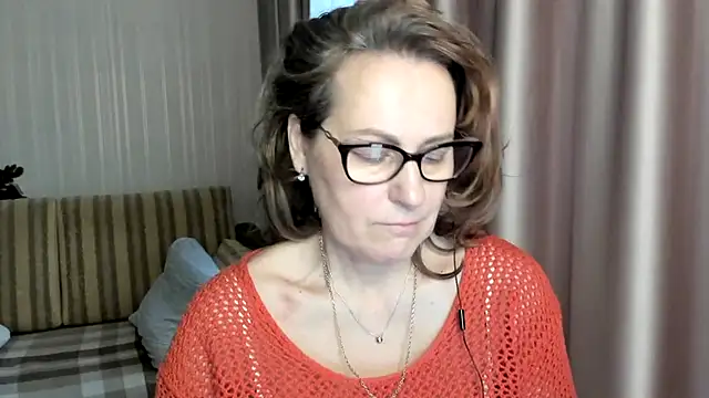 Snapshot of lauraoven chatting on February 9, 2025, 8:11 am lauraoven online show from February 9, 2025, 8:11 am