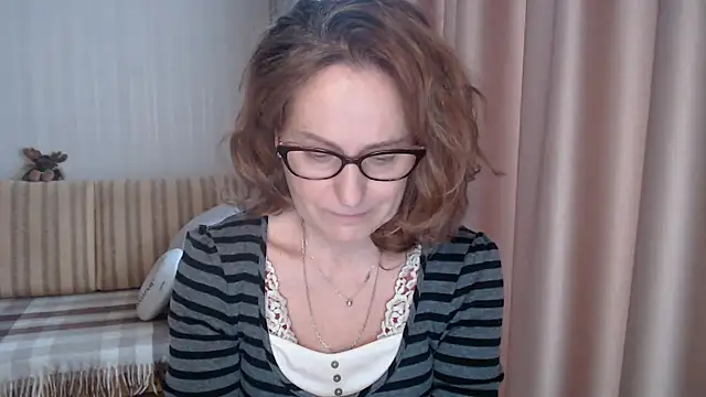 Snapshot of lauraoven chatting on February 14, 2025, 8:31 am lauraoven online show from February 14, 2025, 8:31 am