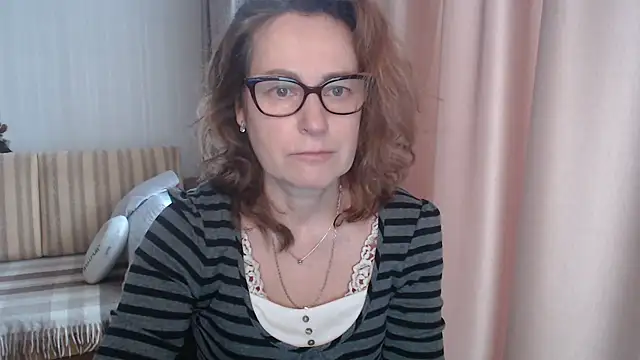Snapshot of lauraoven chatting on February 17, 2025, 9:24 am lauraoven online show from February 17, 2025, 9:24 am