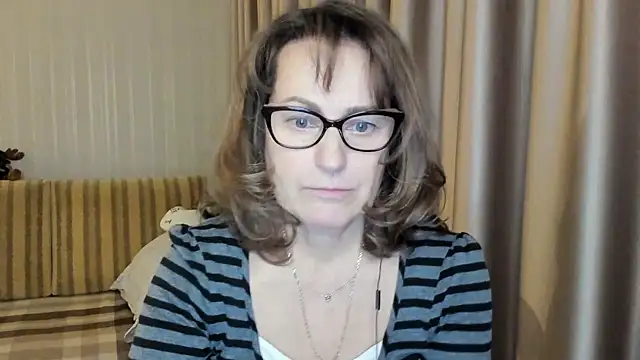 Snapshot of lauraoven chatting on February 19, 2025, 4:22 pm lauraoven online show from February 19, 2025, 4:22 pm