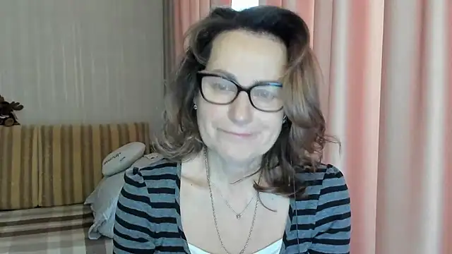 Snapshot of lauraoven chatting on February 20, 2025, 7:23 am lauraoven online show from February 20, 2025, 7:23 am