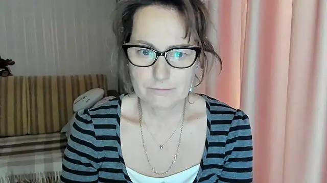 Snapshot of lauraoven chatting on February 20, 2025, 1:19 pm lauraoven online show from February 20, 2025, 1:19 pm
