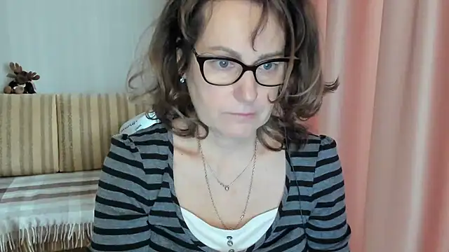 Snapshot of lauraoven chatting on February 21, 2025, 7:01 am lauraoven online show from February 21, 2025, 7:01 am