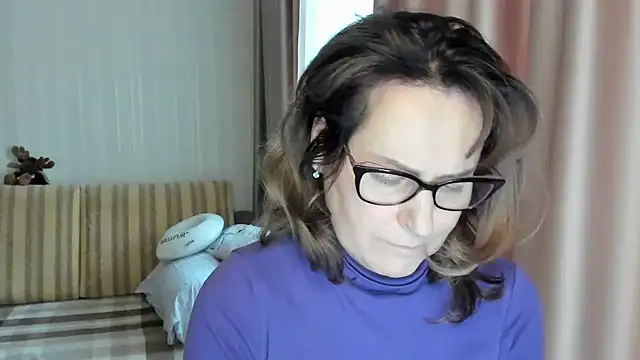 Snapshot of lauraoven chatting on February 22, 2025, 1:35 pm lauraoven online show from February 22, 2025, 1:35 pm