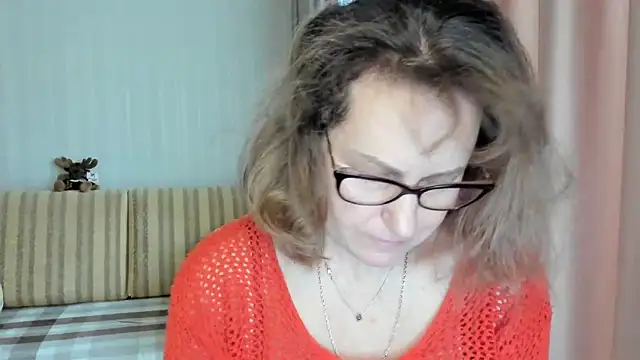 Snapshot of lauraoven chatting on March 2, 2025, 7:54 am lauraoven online show from March 2, 2025, 7:54 am