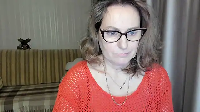Snapshot of lauraoven chatting on March 2, 2025, 4:42 pm lauraoven online show from March 2, 2025, 4:42 pm