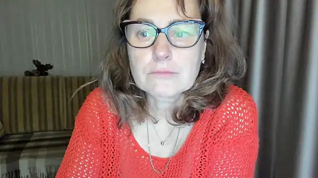 Snapshot of lauraoven chatting on March 3, 2025, 5:50 pm lauraoven online show from March 3, 2025, 5:50 pm