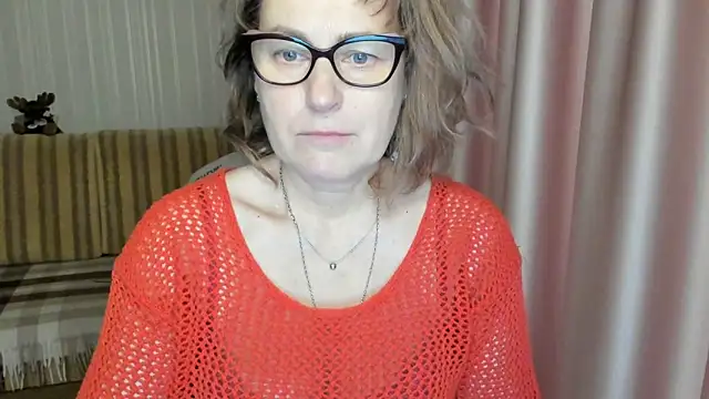 Snapshot of lauraoven chatting on March 5, 2025, 11:17 am lauraoven online show from March 5, 2025, 11:17 am