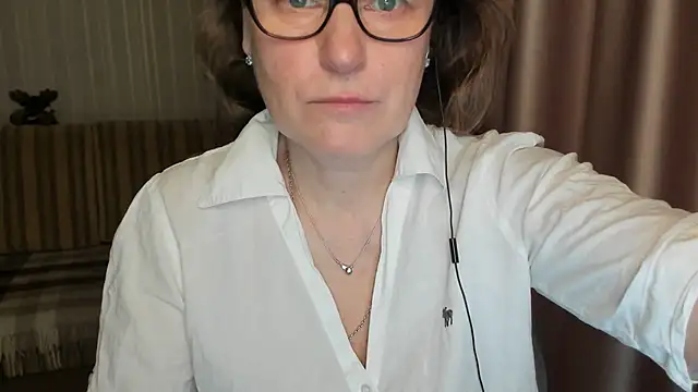 Snapshot of lauraoven chatting on March 6, 2025, 7:25 am lauraoven online show from March 6, 2025, 7:25 am