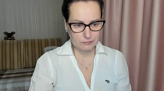 Snapshot of lauraoven chatting on March 7, 2025, 7:19 am lauraoven online show from March 7, 2025, 7:19 am