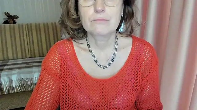 Snapshot of lauraoven chatting on March 10, 2025, 10:48 am lauraoven online show from March 10, 2025, 10:48 am