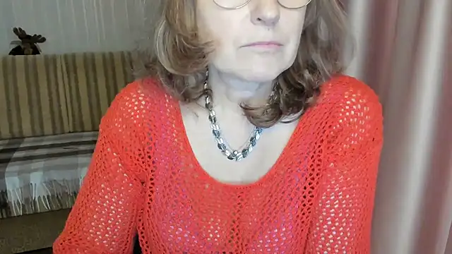 Snapshot of lauraoven chatting on March 10, 2025, 2:05 pm lauraoven online show from March 10, 2025, 2:05 pm