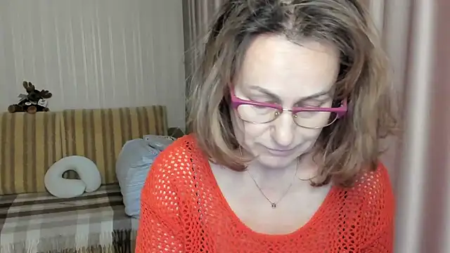 Snapshot of lauraoven chatting on March 20, 2025, 2:42 pm lauraoven online show from March 20, 2025, 2:42 pm