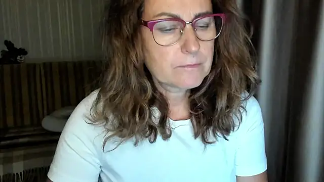 lauraoven online show from October 16, 2025, 3:35 pm