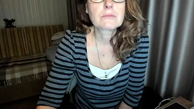 lauraoven online show from November 23, 2025, 4:29 pm