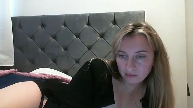 SusanCurt online show from November 13, 2025, 10:36 am