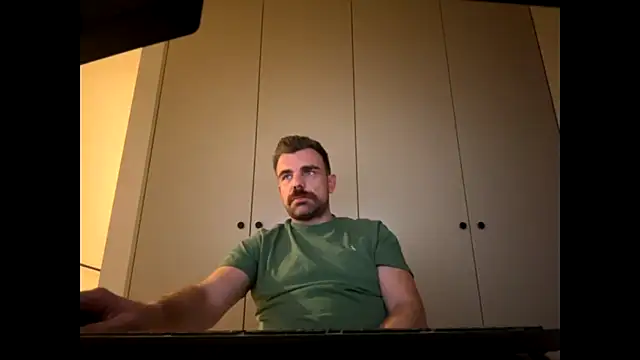 Snapshot of mrbigballs chatting on November 7, 2025, 9:15 pm mrbigballs online show from November 7, 2025, 9:15 pm