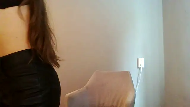 Snapshot of avajade chatting on October 6, 2025, 9:18 am avajade online show from October 6, 2025, 9:18 am