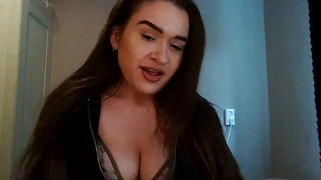 Snapshot of avajade chatting on October 24, 2025, 9:28 am avajade online show from October 24, 2025, 9:28 am