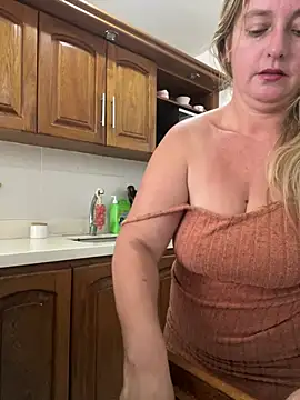 moniquerainx online show from February 10, 2026, 3:05 pm