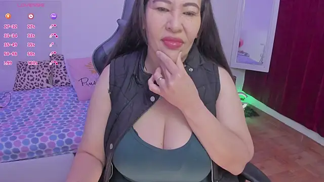 esmeralda milf online show from October 6, 2025, 11:29 am