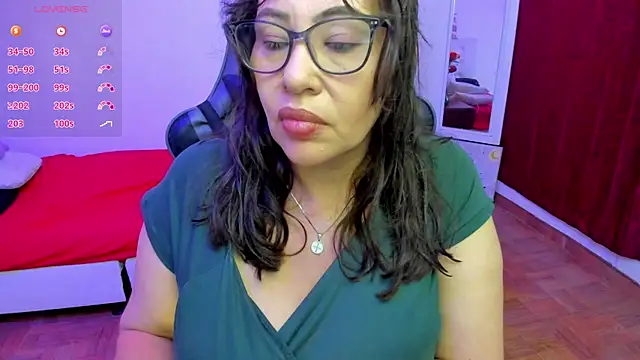 esmeralda milf online show from May 16, 2026, 7:23 pm