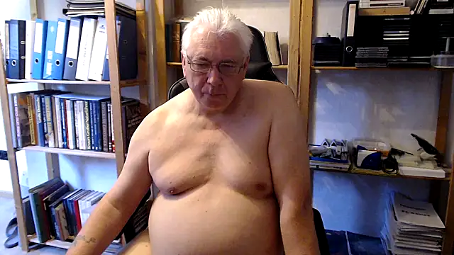 SchwanzhureXXL online show from May 30, 2026, 5:37 am