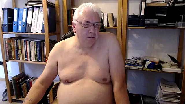 SchwanzhureXXL online show from June 4, 2026, 5:24 am