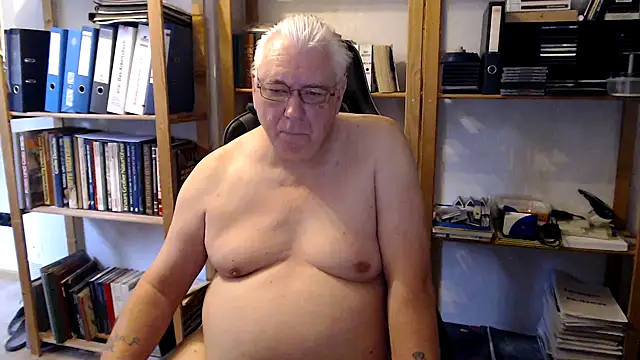 SchwanzhureXXL online show from June 7, 2026, 5:55 am