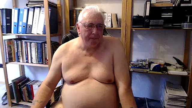 SchwanzhureXXL online show from June 12, 2026, 6:45 am