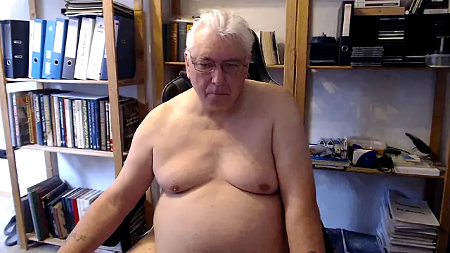 SchwanzhureXXL online show from June 14, 2026, 5:53 am