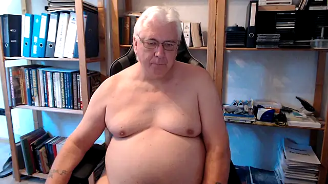 SchwanzhureXXL online show from June 19, 2026, 7:45 am