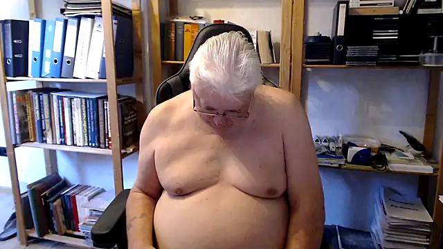 SchwanzhureXXL online show from June 20, 2026, 5:54 am