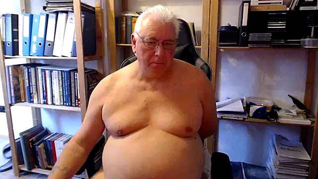 SchwanzhureXXL online show from July 5, 2026, 5:47 am