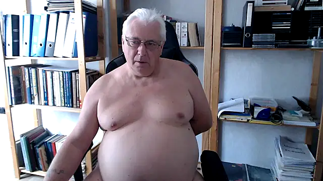 SchwanzhureXXL online show from July 12, 2026, 1:46 pm
