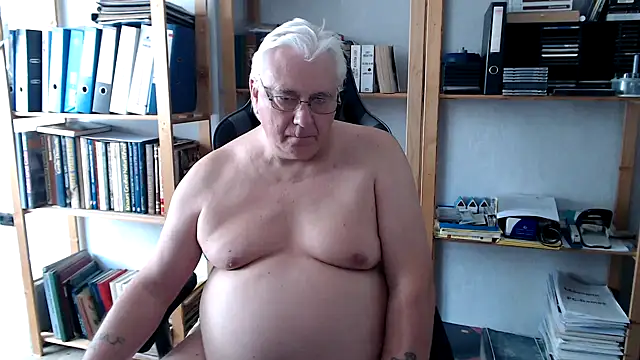 SchwanzhureXXL online show from August 2, 2026, 2:26 pm