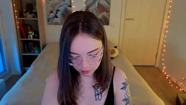 MilenaSaint online show from May 9, 2026, 3:56 am