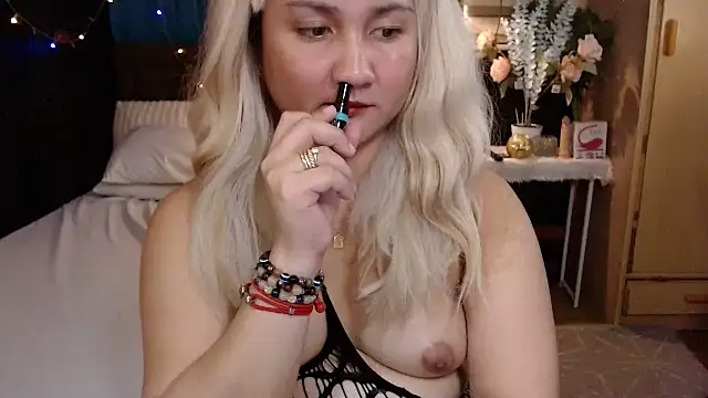 xheavenlytrans online show from November 29, 2025, 2:25 am