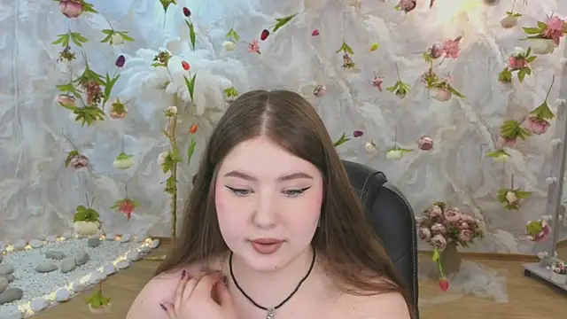 NicoleFoxery online show from June 19, 2026, 6:45 pm