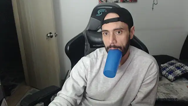 Snapshot of samuelgarcia_ chatting on November 7, 2025, 8:25 am samuelgarcia online show from November 7, 2025, 8:25 am