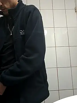 Snapshot of TommyMomentum chatting on September 26, 2025, 6:06 am TommyMomentum online show from September 26, 2025, 6:06 am