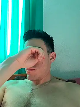 Snapshot of TommyMomentum chatting on October 8, 2025, 12:36 pm TommyMomentum online show from October 8, 2025, 12:36 pm