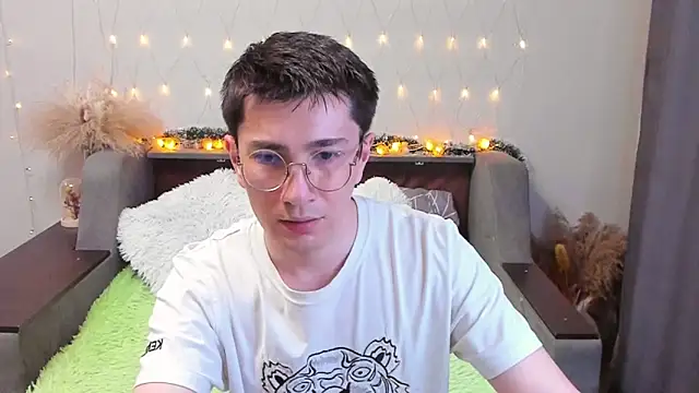 Snapshot of Yumi_steve chatting on March 15, 2025, 12:25 am Yumi steve online show from March 15, 2025, 12:25 am
