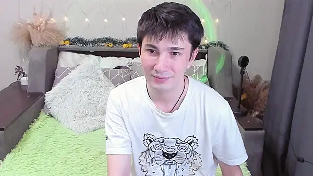 Snapshot of Yumi_steve chatting on October 31, 2025, 12:06 pm Yumi steve online show from October 31, 2025, 12:06 pm