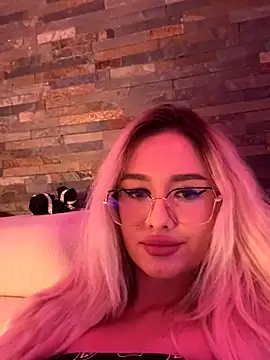Snapshot of mollyxxx chatting on September 13, 2025, 4:23 am mollyxxx online show from September 13, 2025, 4:23 am